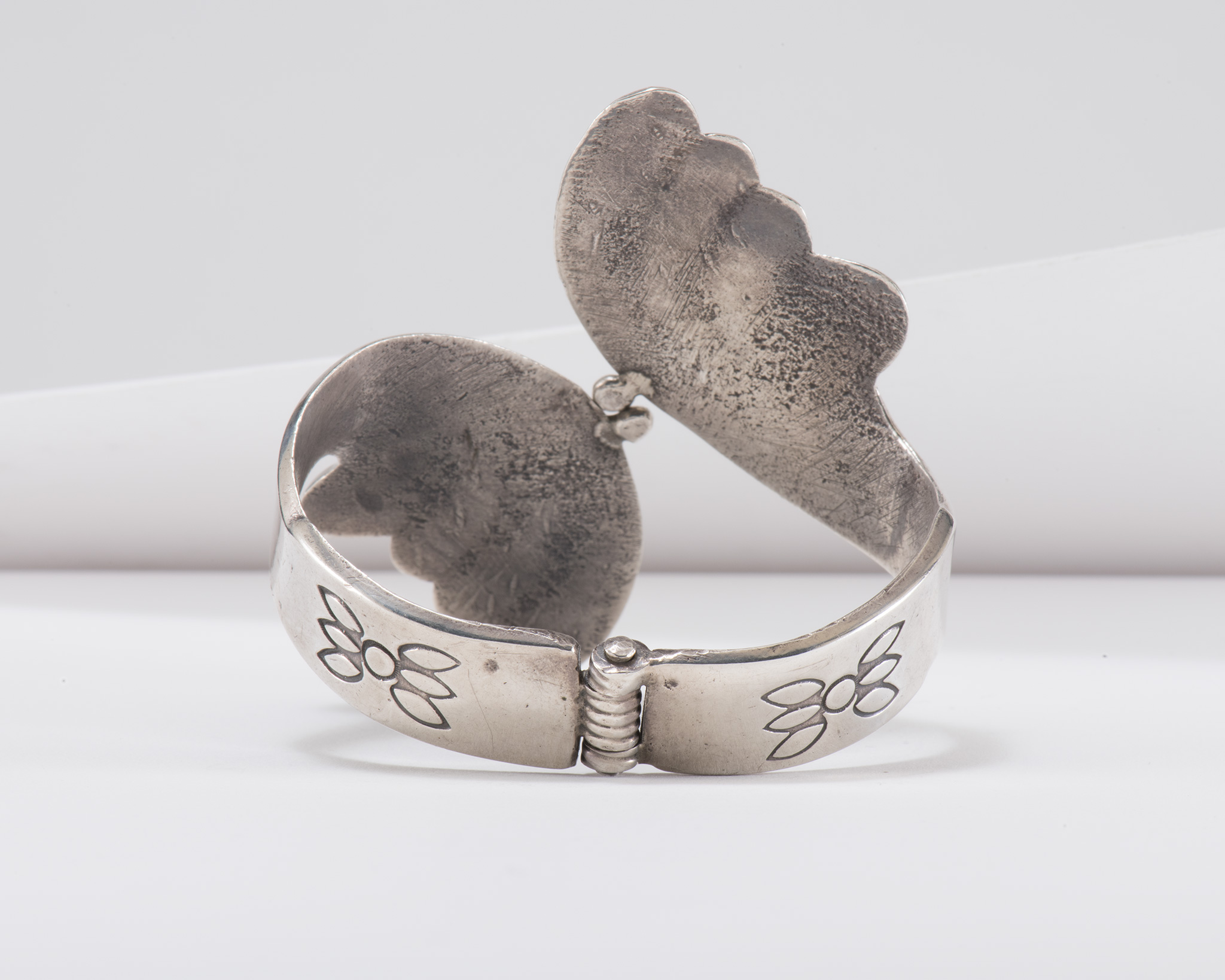 Vintage Navajo Cast Hinge Bracelet